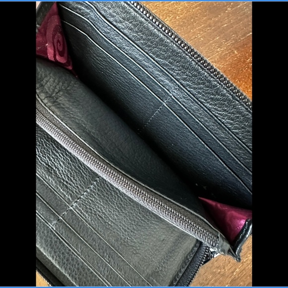 BRIGHTON Embossed Croc Black Cross Body Wallet - Picture 4 of 9